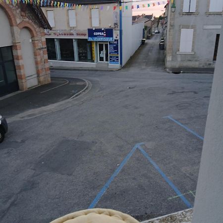 Chic Et Relax Hotell Montmarault Exteriör bild