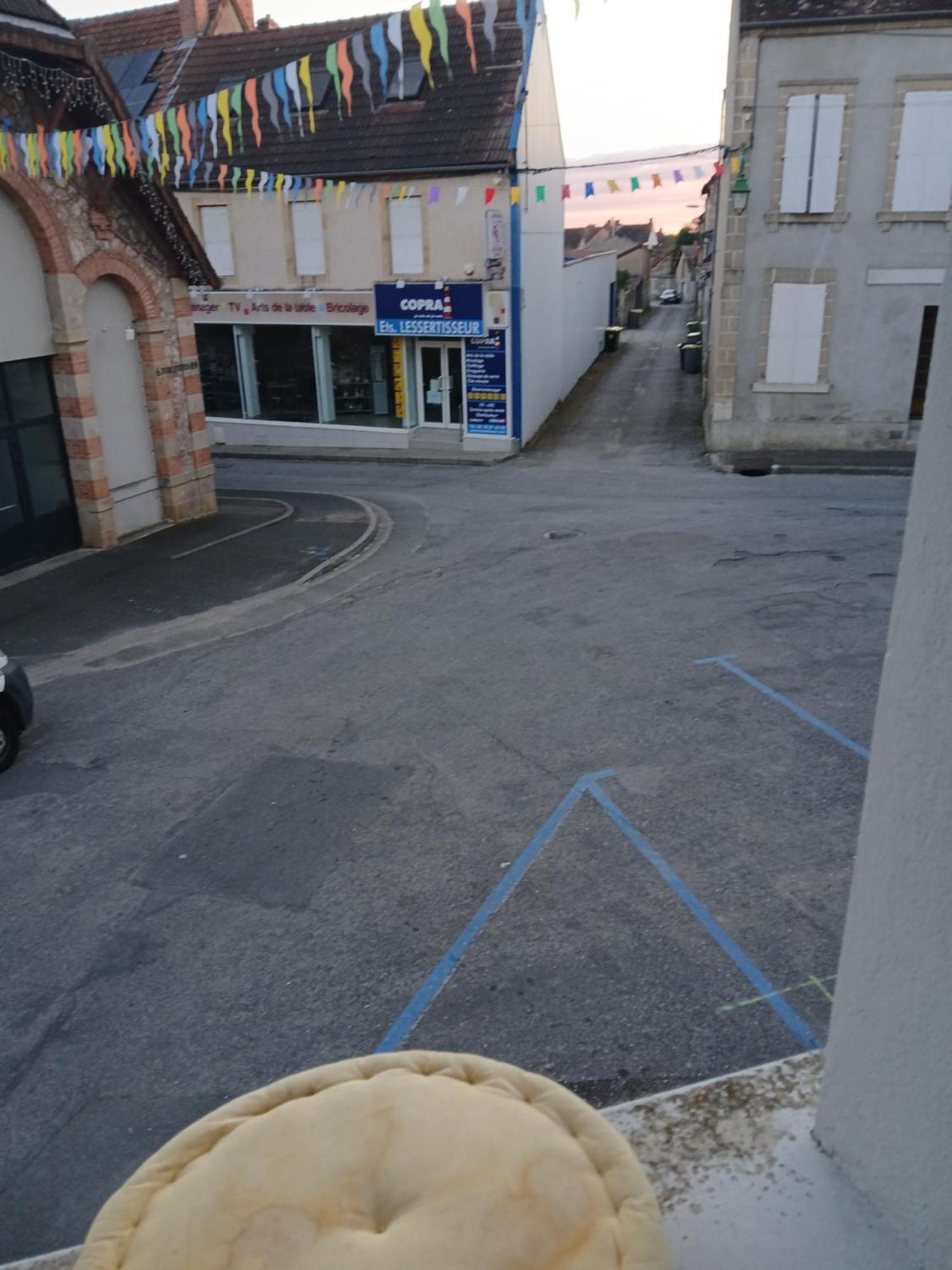 Chic Et Relax Hotell Montmarault Exteriör bild